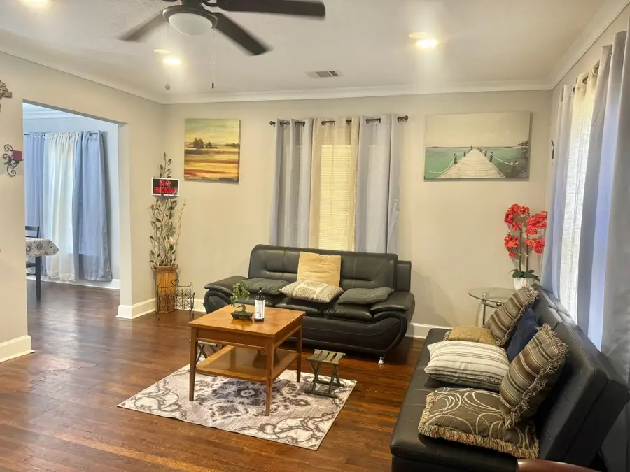 19 4th Avenue N, Texas City, TX 77590 - Image #2