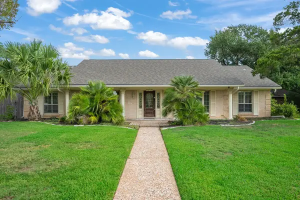 1605 Brook Hollow Drive, Bryan, TX 77802