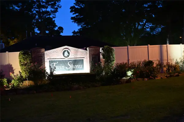 10053 W Twin Shore Drive, Willis, TX 77318