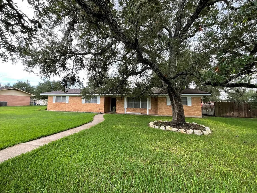 605 3rd Street, Cuero, TX 77954 - #3