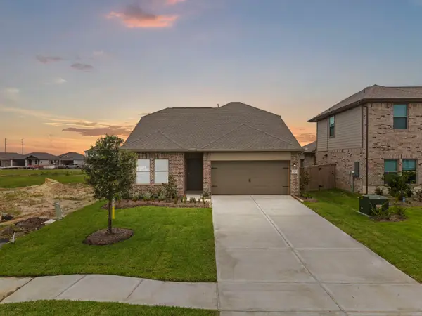 2018 Starlight Street, Angleton, TX 77515