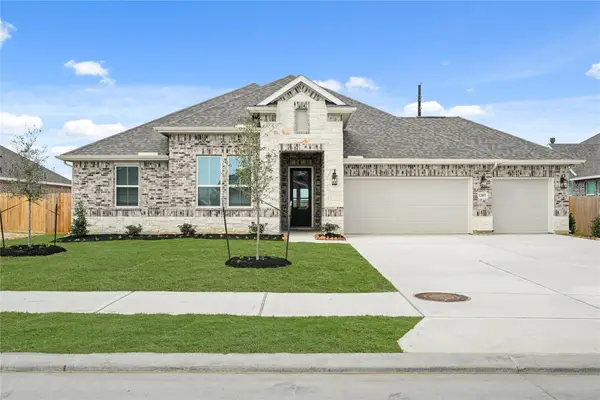 12107 Willow Way Avenue, Mont Belvieu, TX 77535