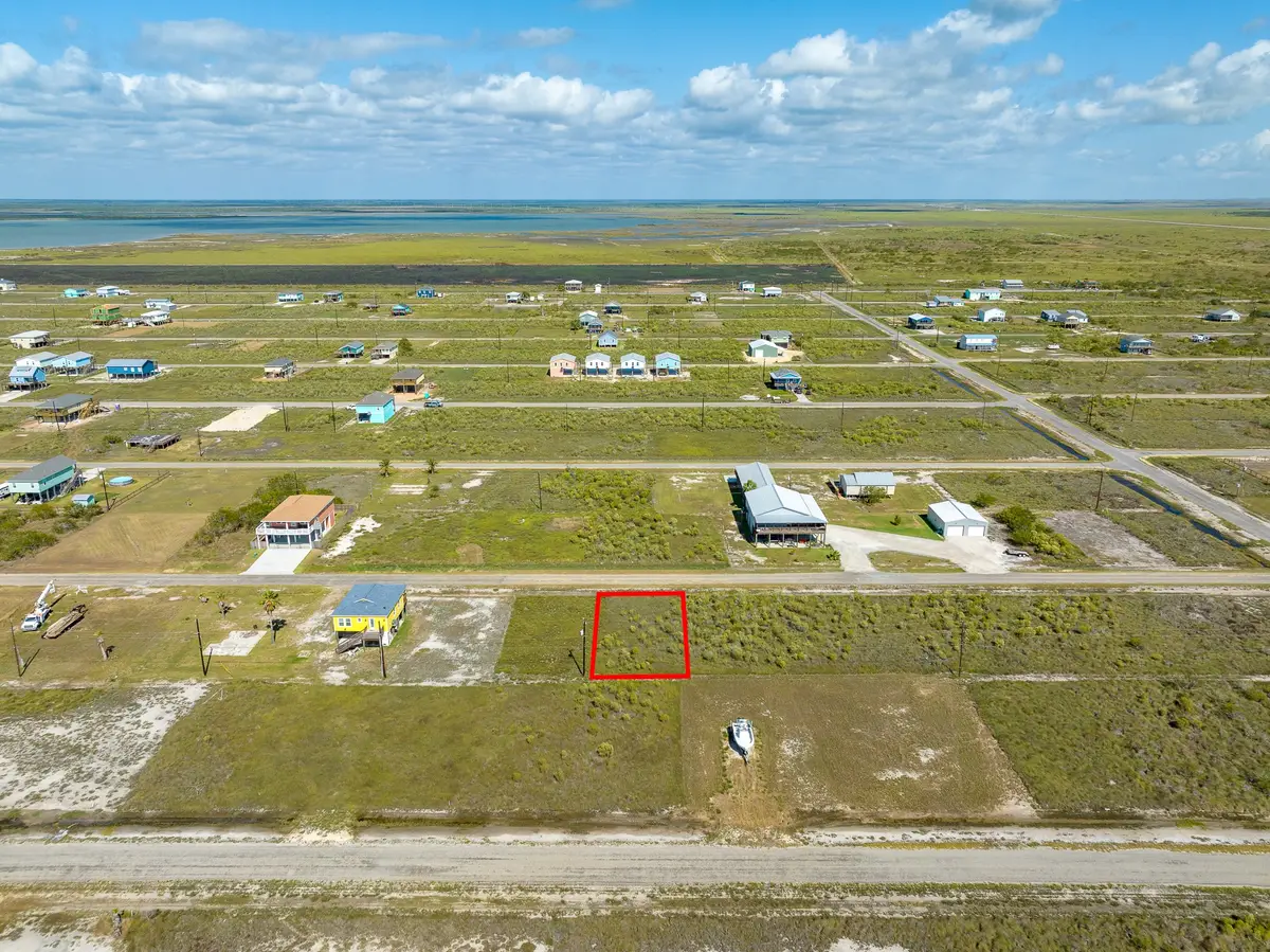 528 W Rustic Oak Lane, Rockport, TX 78382 - Image #1