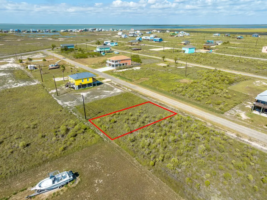 528 W Rustic Oak Lane, Rockport, TX 78382 - Image #3