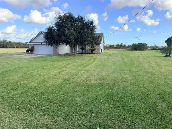 415 County Road 175, Bay City, TX 77415
