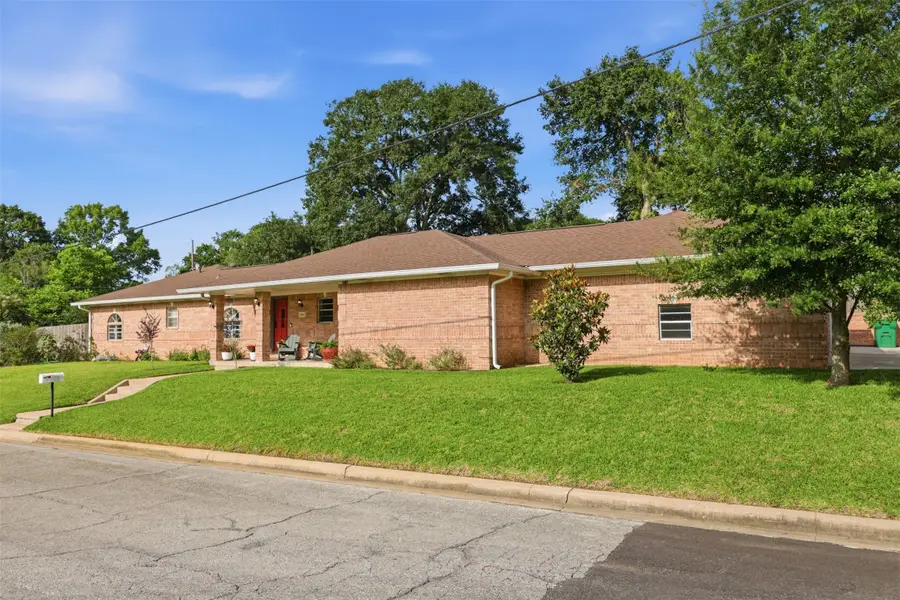 1002 Washington Street, Brenham, TX 77833 - #2
