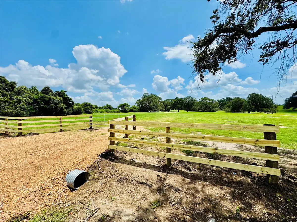 427 Knezek Road N, Flatonia, TX 78941 - #1