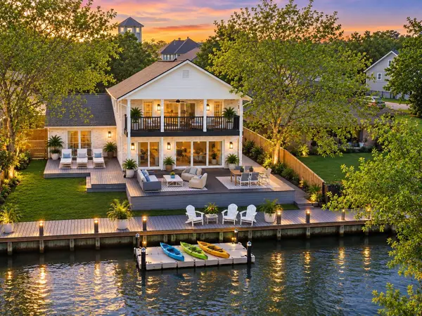 14 Harbor Lane, Kemah, TX 77565
