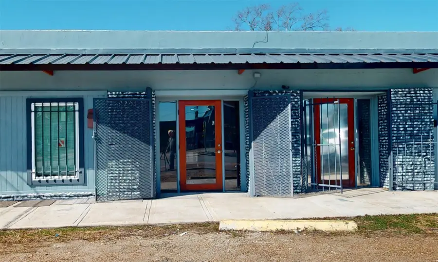 9205 Mesa Drive, Houston, TX 77028 - Image #2