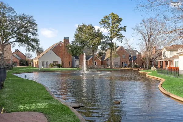 7671 Ameswood Road, Houston, TX 77095