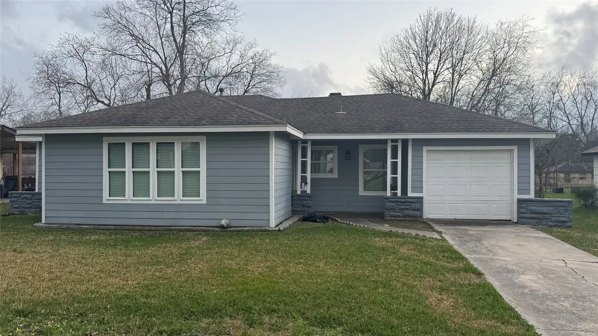 209 Lakewood Drive, Baytown, TX 77520 - #1