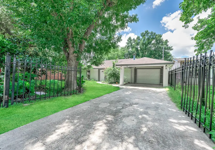 1305 Winchester Dr, Richmond, TX 77469 - #2