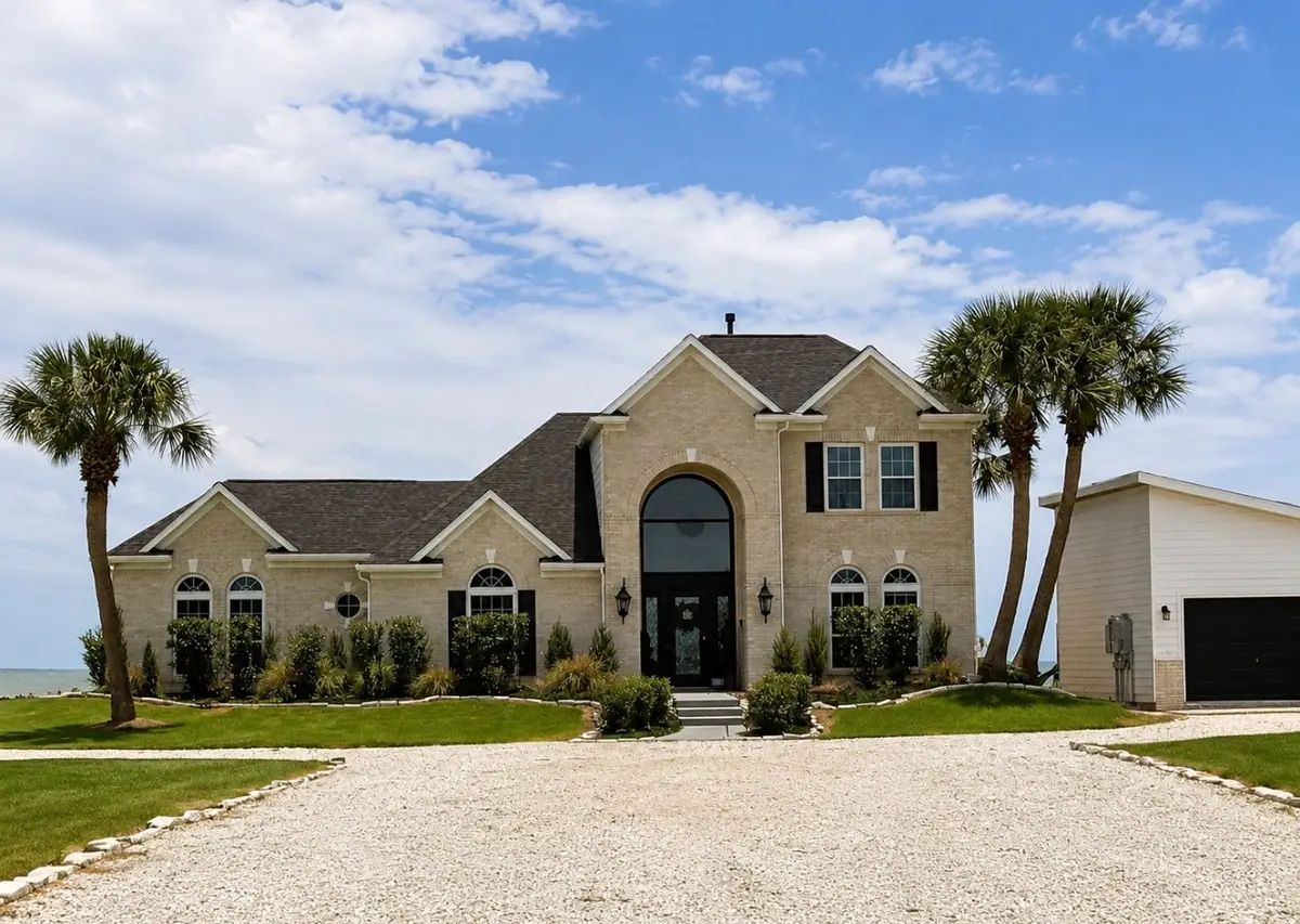 10770 Tri City Beach Rd, Beach City, TX 77523 - #1