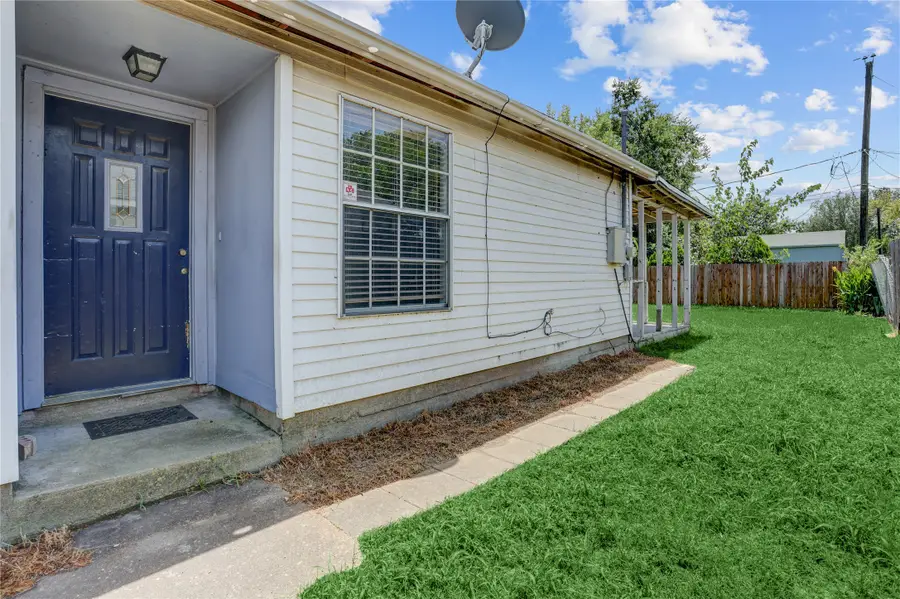 2106 N San Antonio Avenue, Pearland, TX 77581 - #3