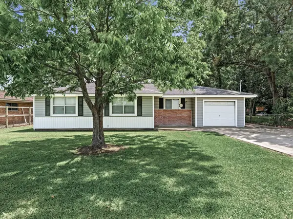 123 Ogden Street, Winnie, TX 77665