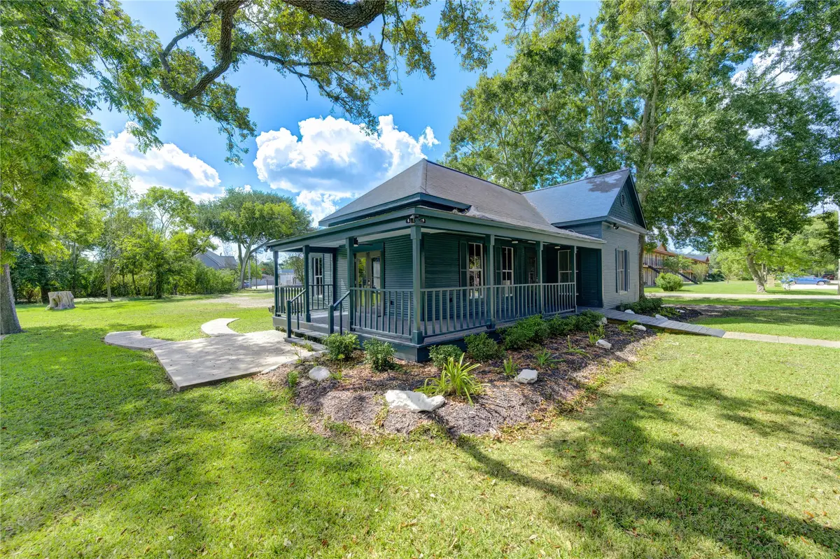 602 E Myrtle Street, Angleton, TX 77515 - #1