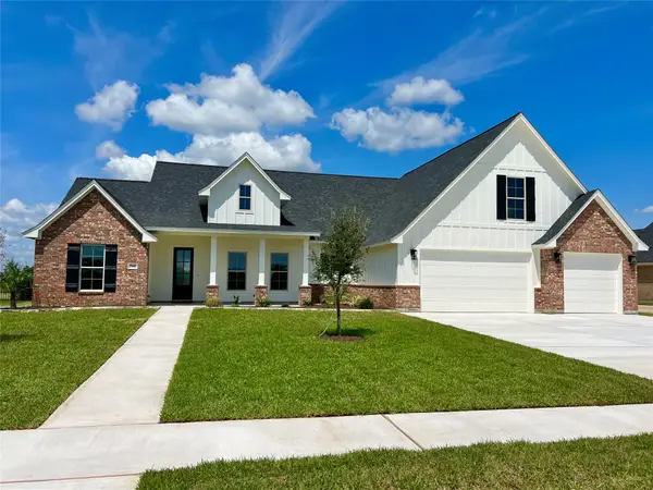 886 Oak Ridge Drive, Angleton, TX 77515