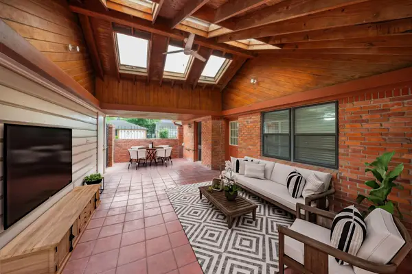 5002 Leafy Hollow Court, Houston, TX 77018