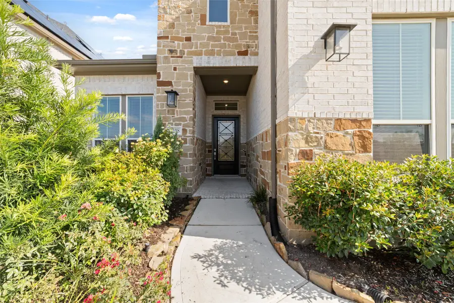 32018 Crested Knoll Court, Fulshear, TX 77441 - Image #2