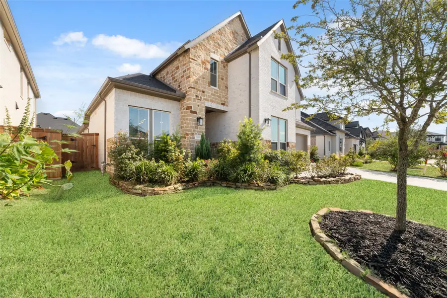 32018 Crested Knoll Court, Fulshear, TX 77441 - Image #3