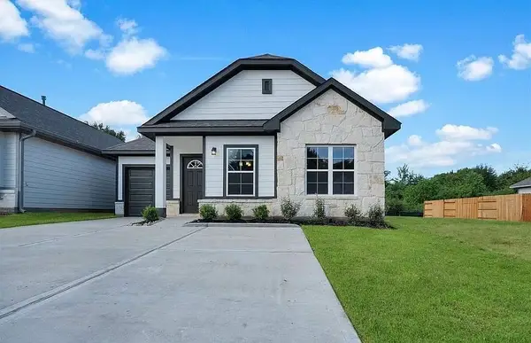 11869 E Gate Drive, Willis, TX 77318