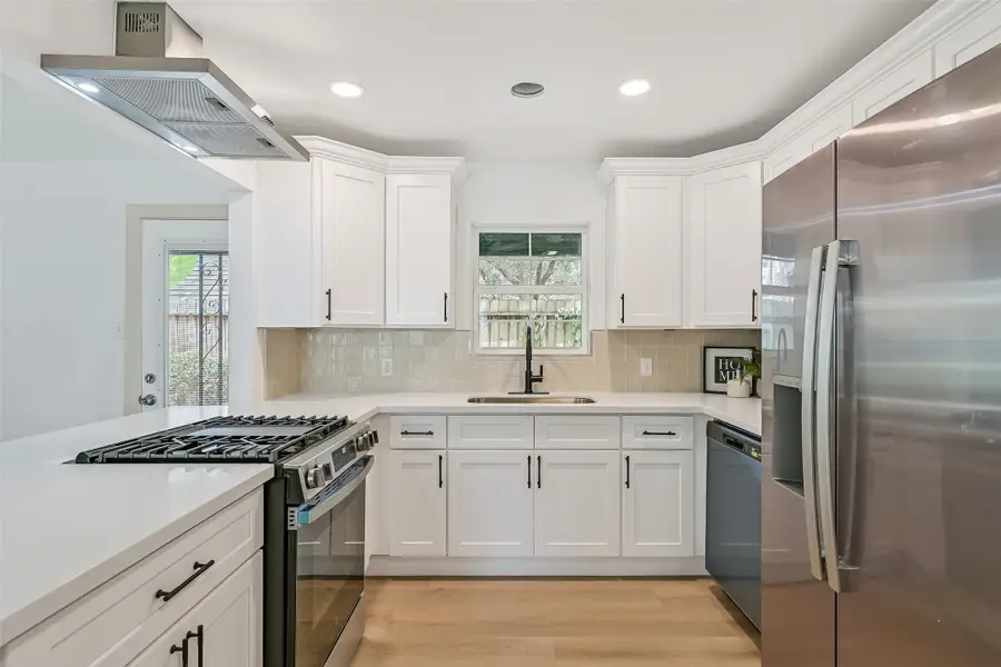 801 S Jackson Street, Alvin, TX 77511 - #3
