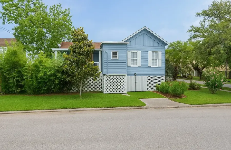 3128 Ursuline Street, Galveston, TX 77550 - Image #2