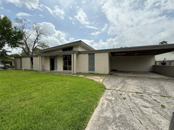 627 Baywood Street, La Porte, TX 77571