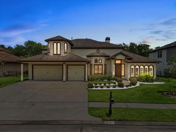 205 Del Monte Drive, Friendswood, TX 77546