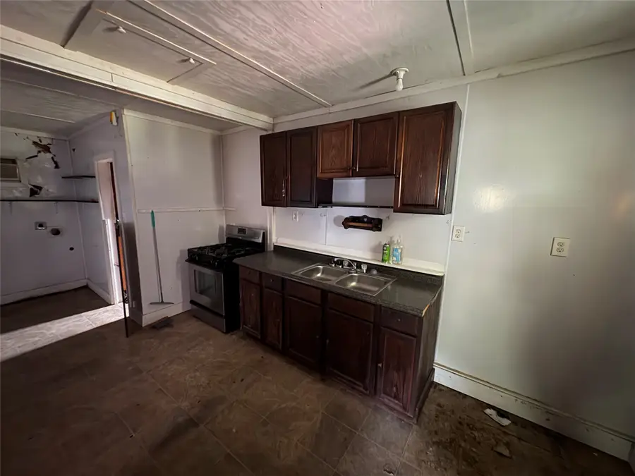 7712 N Perry St, Baytown, TX 77521 - #3