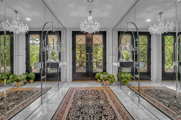 6 Farnham Park Drive, Houston, TX 77024