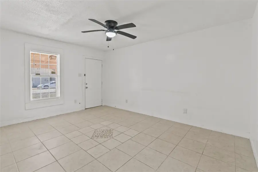 317-319 E B Street, La Porte, TX 77571 - #3