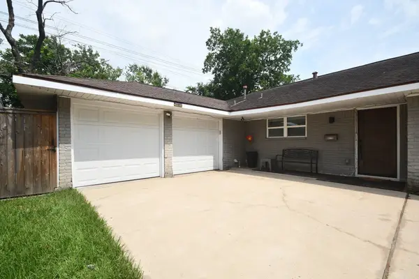 9715 Greenwillow Street, Houston, TX 77096
