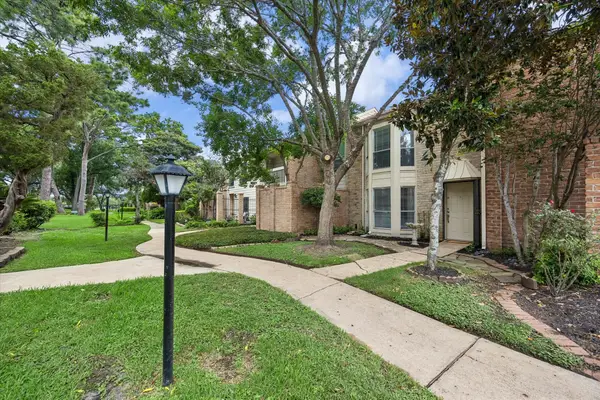 800 Country Place Drive #1102, Houston, TX 77079