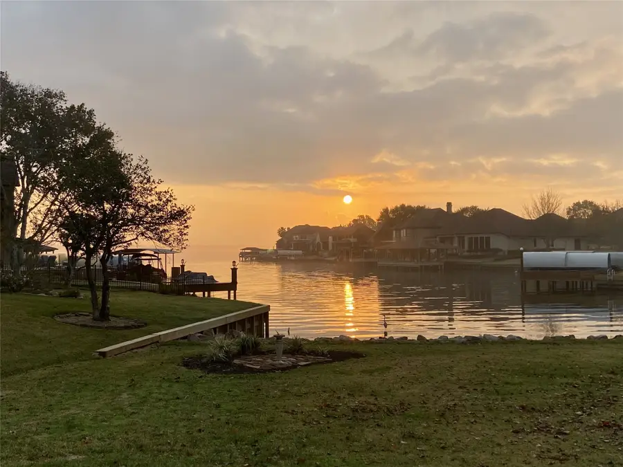 310 Edgewood Drive, Montgomery, TX 77356 - #2
