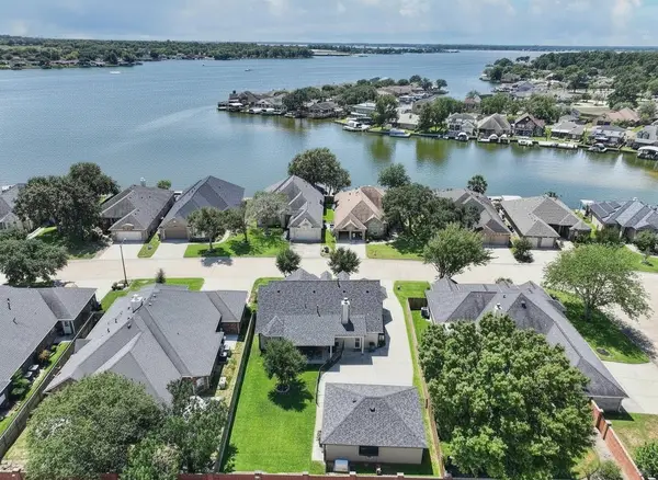 13638 Lakeside Place Drive, Willis, TX 77318