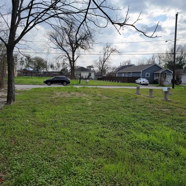 1425 E 34th Street, Houston, TX 77022