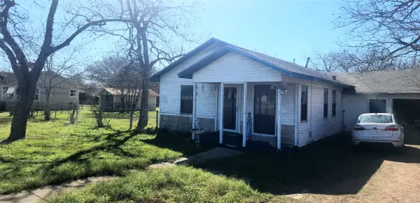 702 Maple Street, Yoakum, TX 77995