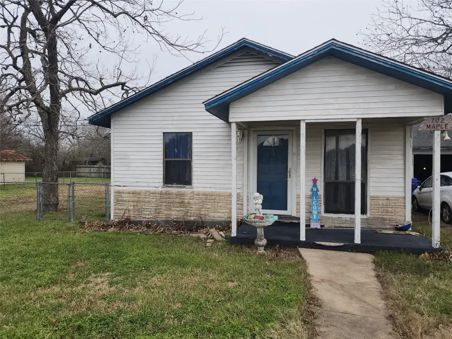 702 Maple Street, Yoakum, TX 77995 - #3