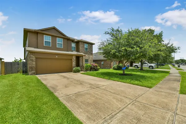 3102 Cambridge Meadows Ln, Dickinson, TX 77539
