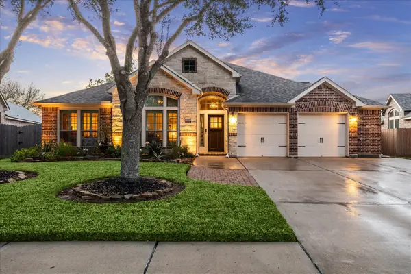 525 Cascade View Court, League City, TX 77573