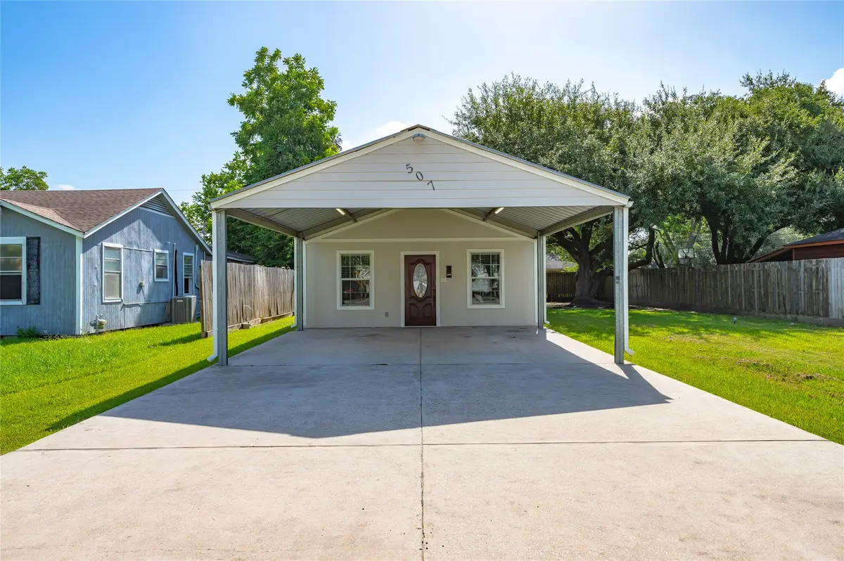 507 W Oak Street, Highlands, TX 77562 - #1