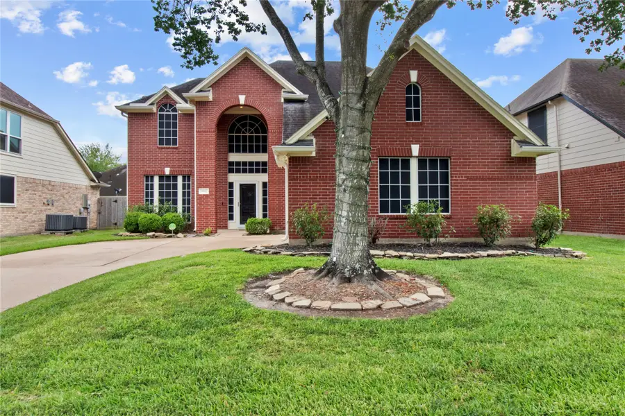 10902 Spruce Drive N, La Porte, TX 77571 - Image #2