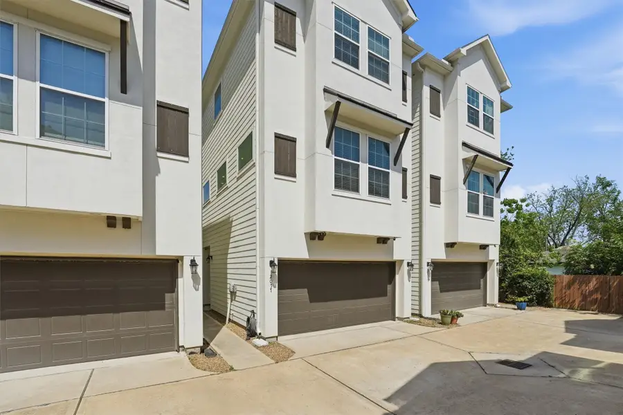 2057 Sherwood Forest Street, Houston, TX 77043 - #2