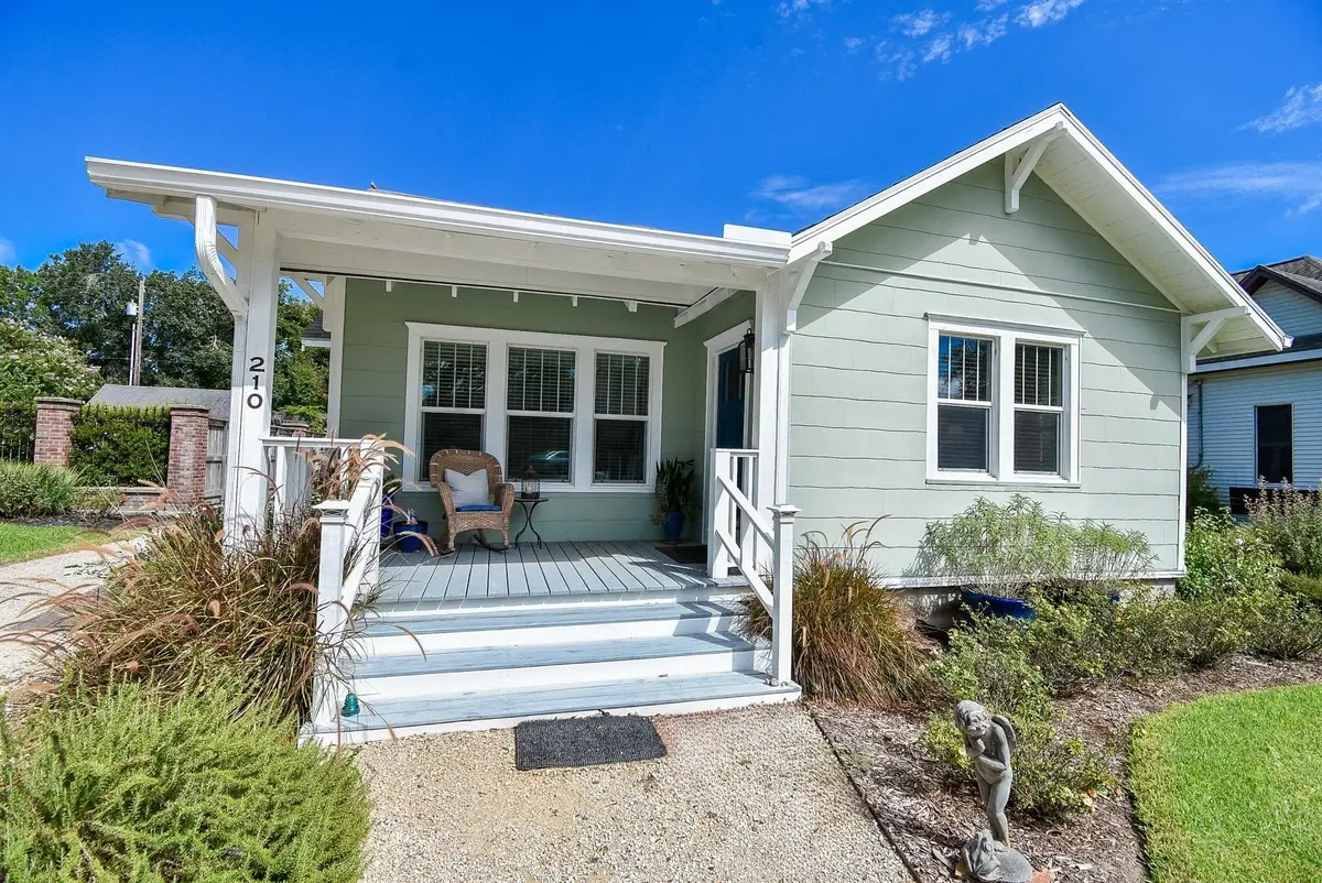 210 W Calhoun Street, El Campo, TX 77437 - #1
