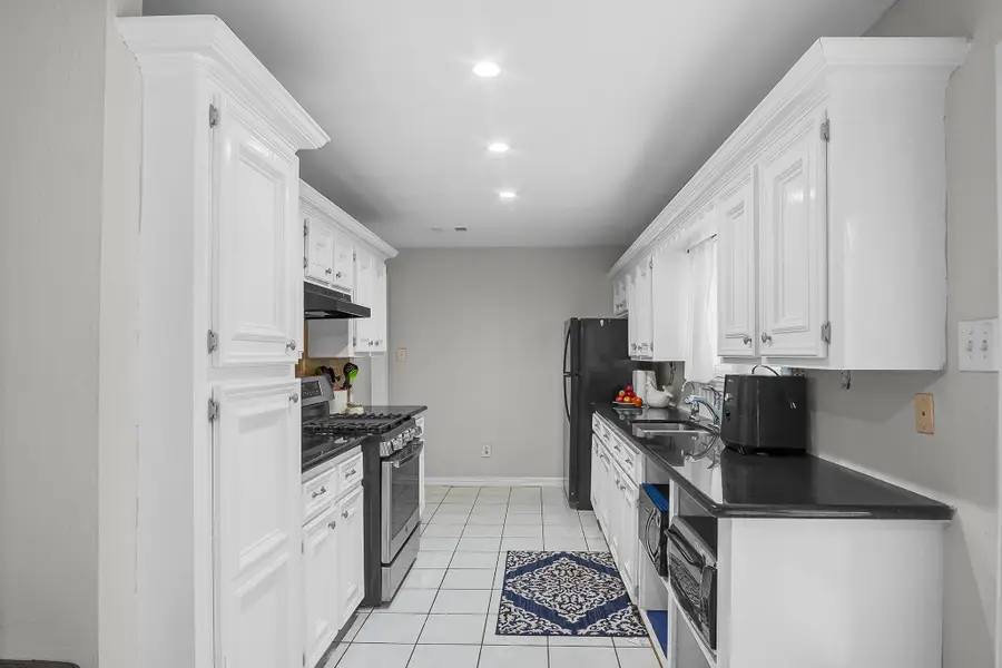 10939 Dunvegan Way, Houston, TX 77013 - Image #2