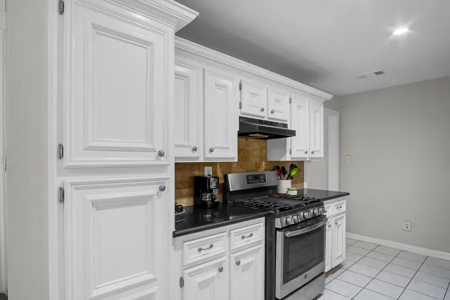 10939 Dunvegan Way, Houston, TX 77013 - Image #3