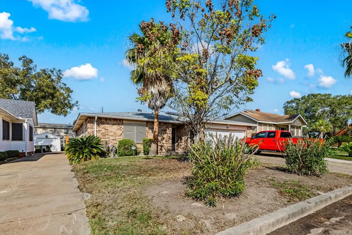 5206 Avenue P 1/2, Galveston, TX 77551 - Image #1