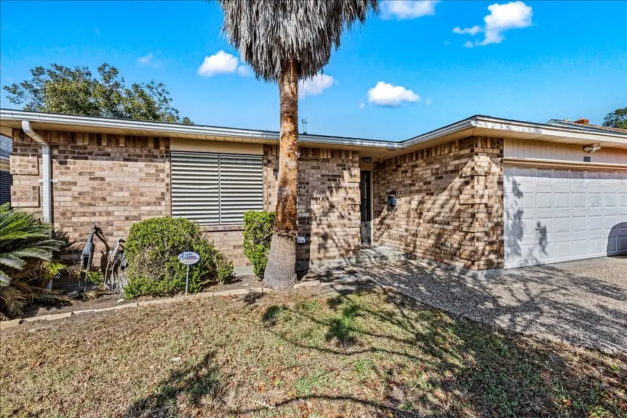 5206 Avenue P 1/2, Galveston, TX 77551 - Image #2