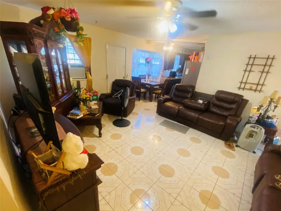 15002 Imperial Valley Drive, Houston, TX 77060 - Image #3